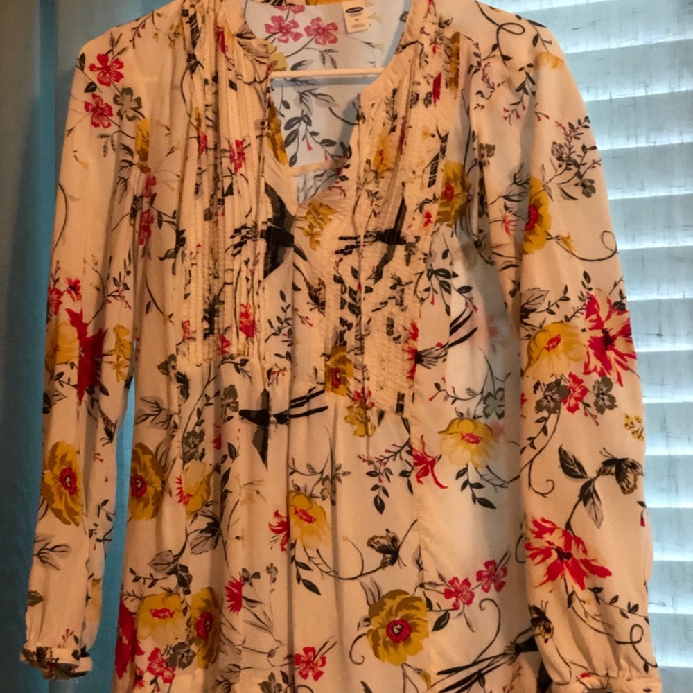 Old Navy Off white flowered flowy top